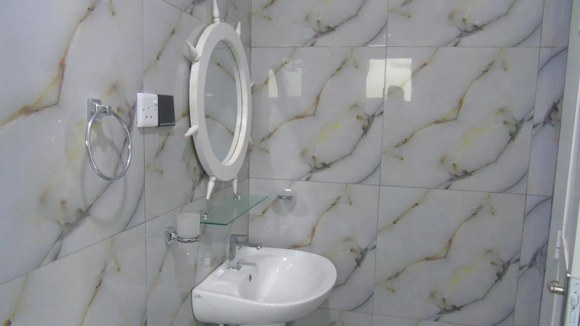 Ro Rich Hotel Negombo 0*,
